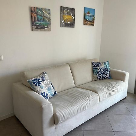 Dolcecasaleogiu Con Parcheggio Coperto Gratuito Vitinia Exterior foto