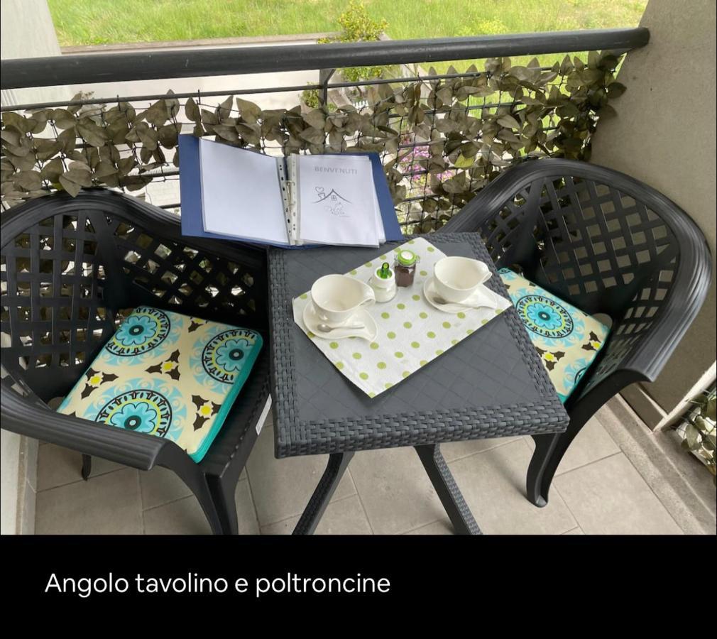 Dolcecasaleogiu Con Parcheggio Coperto Gratuito Vitinia Exterior foto